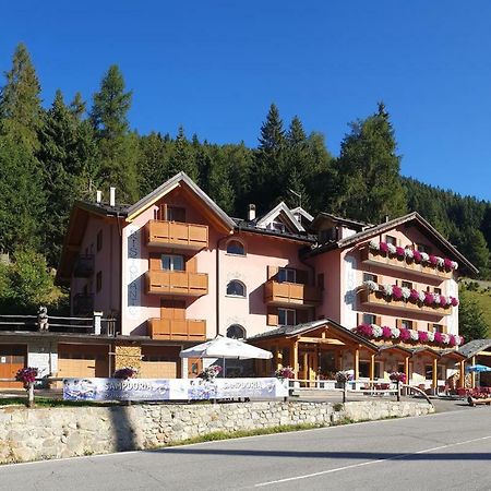 Hotel La Roccia Passo del Tonale Exterior photo