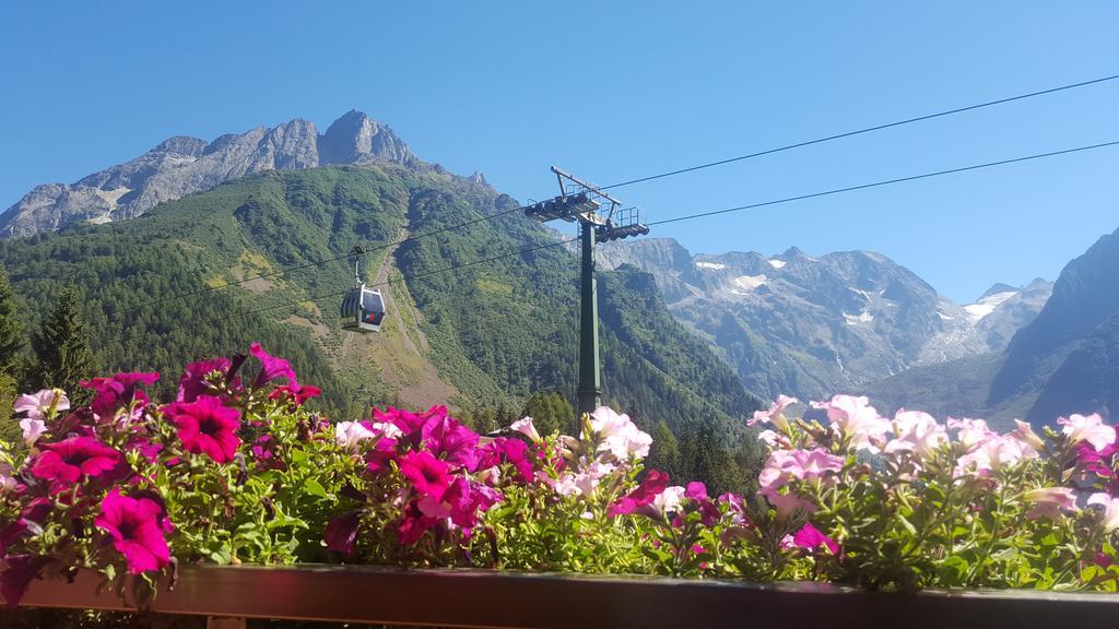 Hotel La Roccia Passo del Tonale Exterior photo